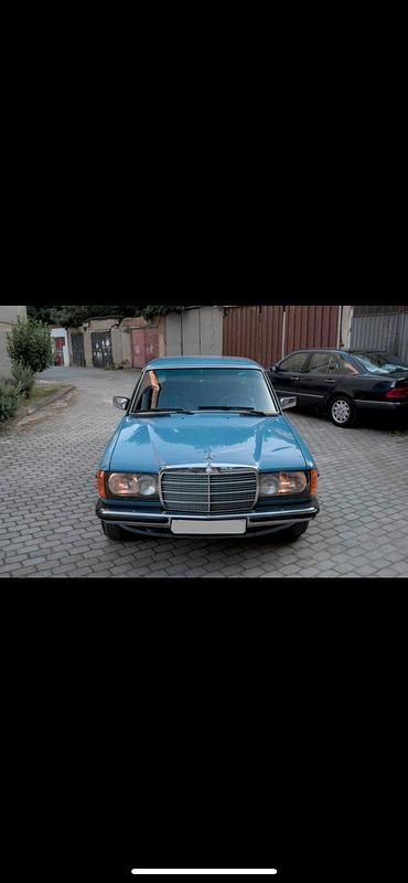 Gebraucht Mercedes 200 109 PS (80 kW) 1981 Blau Limousine