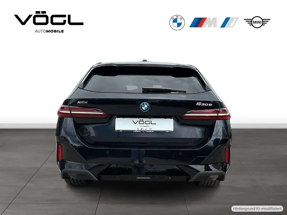 Neu BMW 530e M Sport 299 PS (219 kW) 2026 Schwarz Kombi
