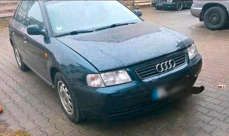 Second-hand Audi A3 101 CP (74 kW) 2000 Albastru Hatchback