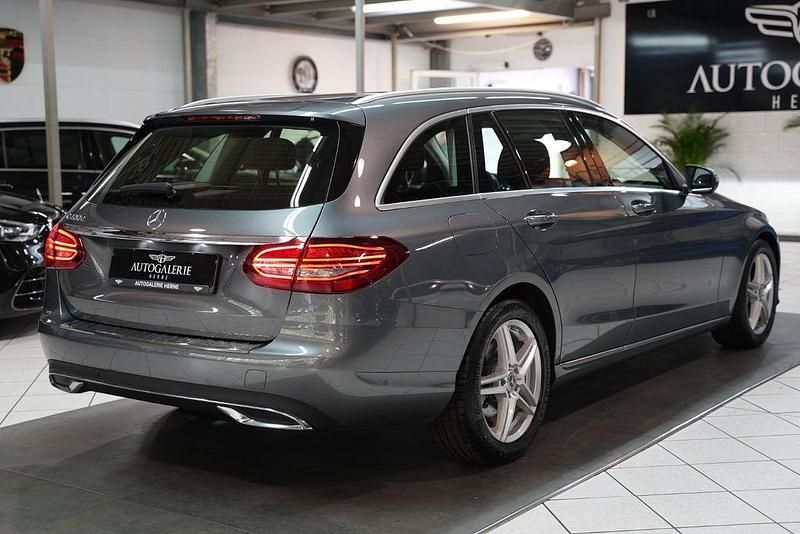 Gebraucht Mercedes C220 Exclusive 194 PS (142 kW) 2019 Grau Limousine