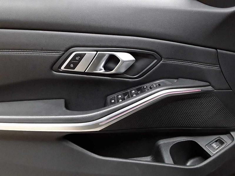 Gebraucht BMW 320 Sport Line 190 PS (139 kW) 2022 Schwarz uni Kombi