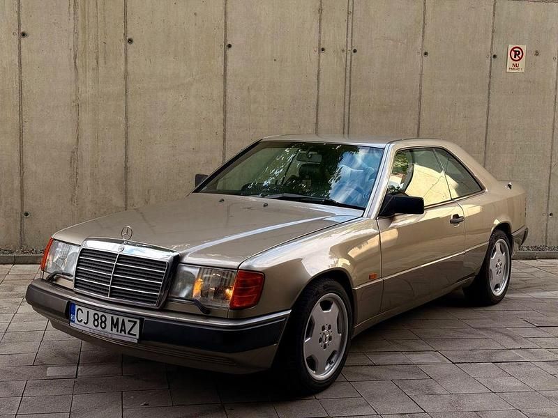 Grau Gebraucht 1988 Mercedes 230 | 9.999 € - Bild 1/4
