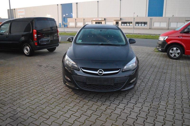 Second-hand Opel Astra 131 CP (96 kW) 2014 Negru Break