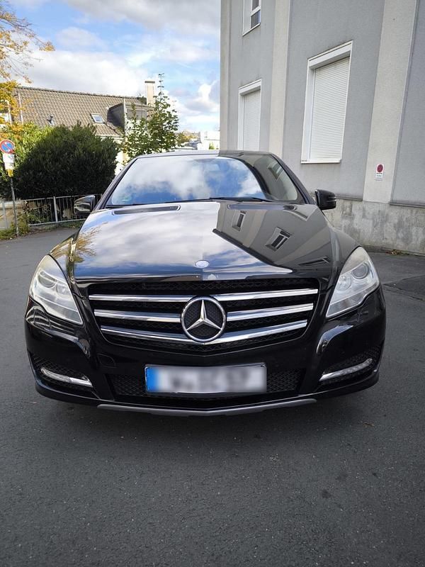 Schwarz Gebraucht 2011 Mercedes R300 Van / Kleinbus | 12.900 € (Etwas zu teuer) - Bild 1/4