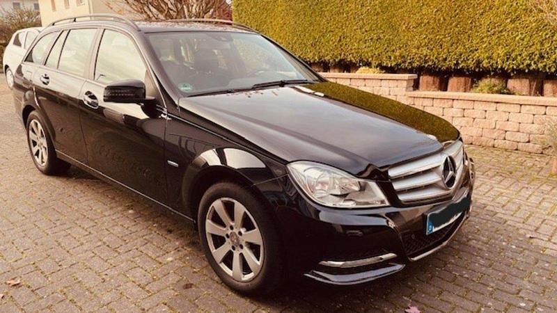 Schwarz Gebraucht 2011 Mercedes C200 Kombi | 6.900 € (Fairer Preis) - Bild 1/4