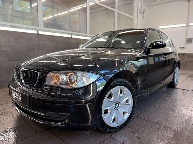 Black sapphire (metallic) Gebraucht 2009 BMW 118 Efficient Dynamics Kleinwagen | 2.988 € (Superpreis) - Bild 1/4