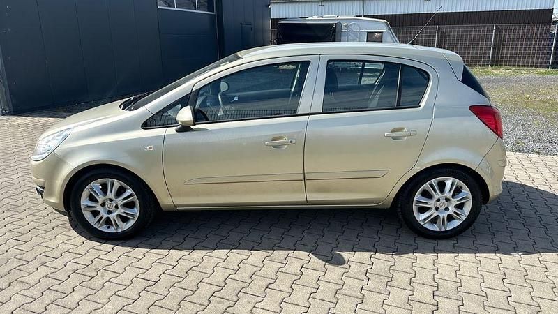 Gebraucht Opel Corsa Edition 80 PS (58 kW) 2007 Gold Kleinwagen
