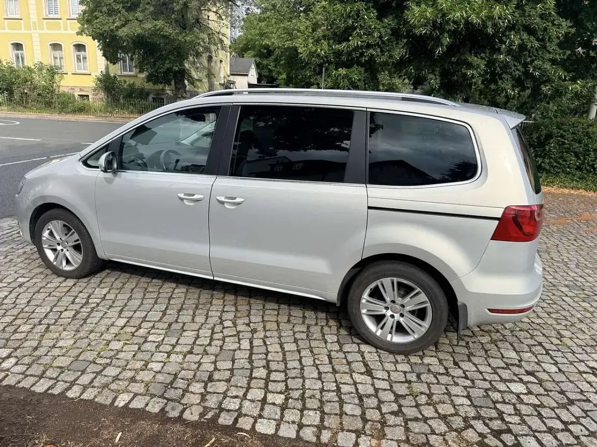 Gebraucht Seat Alhambra Style 140 PS (102 kW) 2011 "leaf" silber Van / Kleinbus