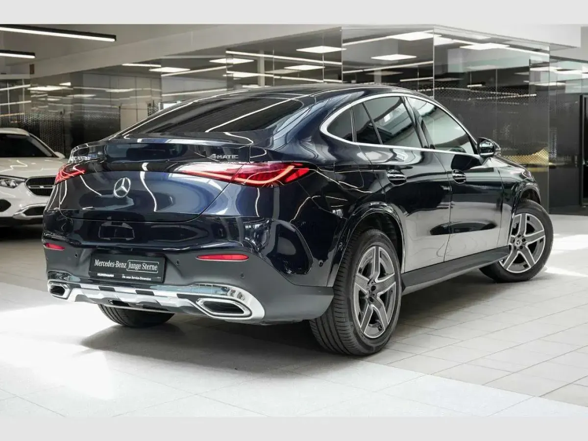 Gebraucht Mercedes GLC300de AMG 197 PS (144 kW) 2024 Nautikblau metallic Coupé