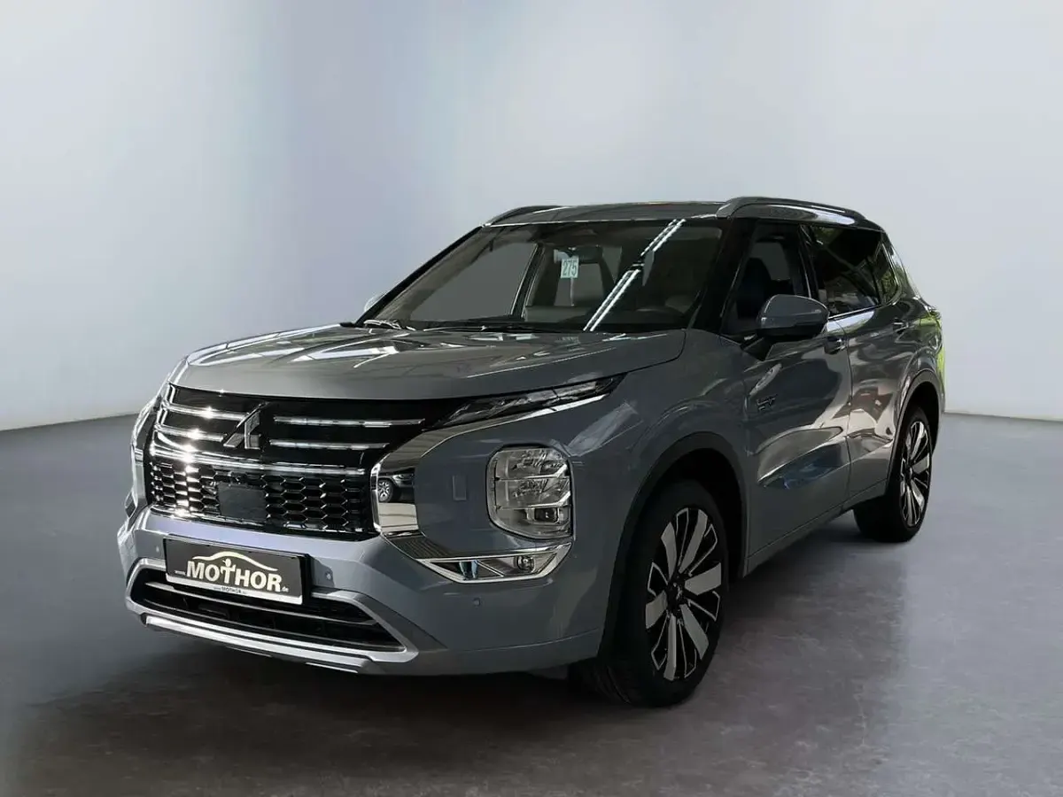 Gebraucht Mitsubishi Outlander P-HEV Top 306 PS (225 kW) 2025 Mondsteingrau SUV