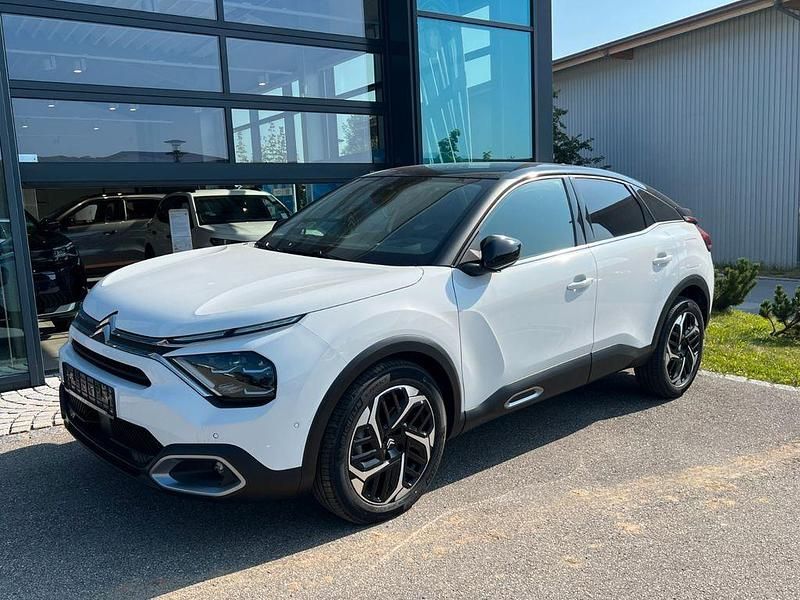 Weiß Gebraucht 2023 Citroën C4 Shine Limousine | 21.500 € (Etwas zu teuer) - Bild 1/4
