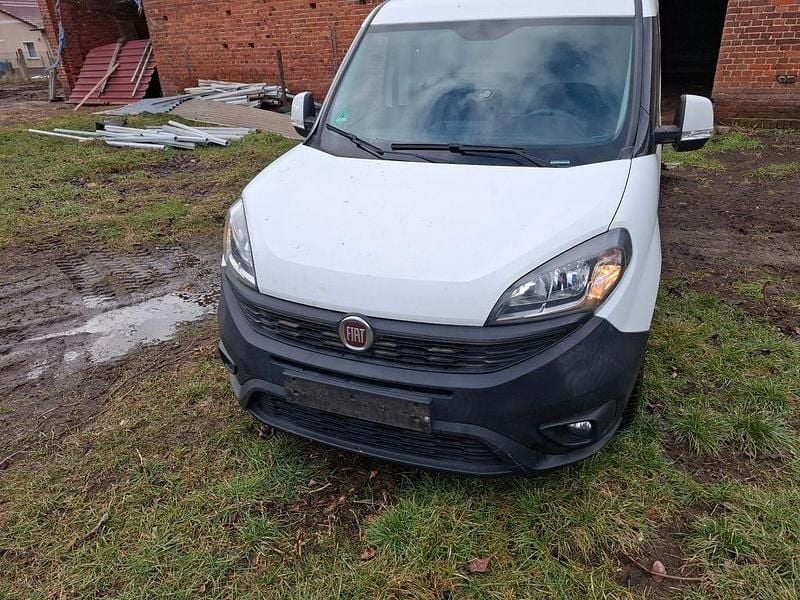 Gebraucht Fiat Doblò 101 PS (74 kW) 2018 Weiß Van / Kleinbus