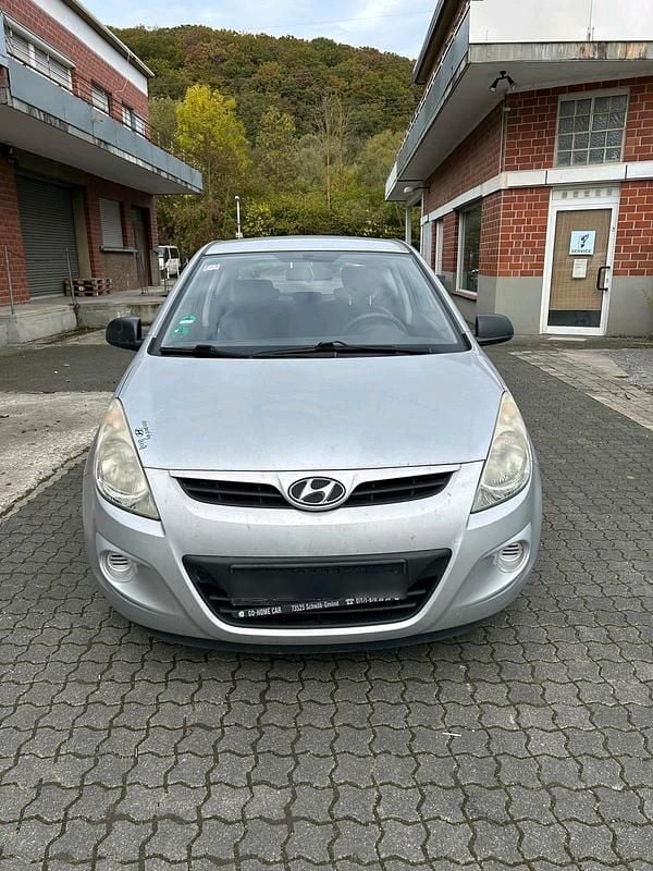 Silber Gebraucht 2009 Hyundai i20 Kleinwagen | 1.500 € (Fairer Preis) - Bild 1/4