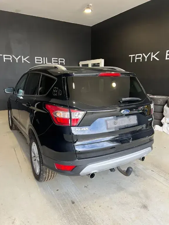 Gebraucht Ford Kuga Titanium 150 PS (110 kW) 2016 Schwarz SUV