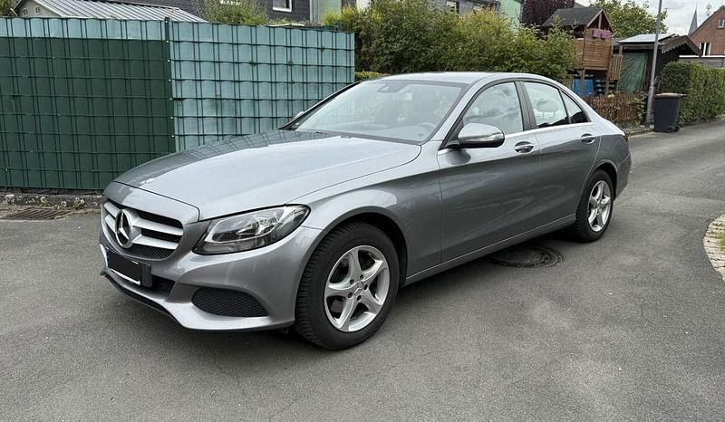 Silber Gebraucht 2014 Mercedes C200 Limousine | 18.250 € (Fairer Preis) - Bild 1/4