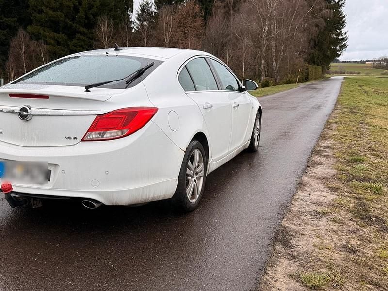 Gebraucht Opel Insignia 260 PS (191 kW) 2009 Weiß Limousine