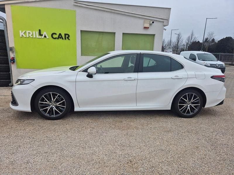 Gebraucht Toyota Camry 178 PS (130 kW) 2022 Weiß Limousine