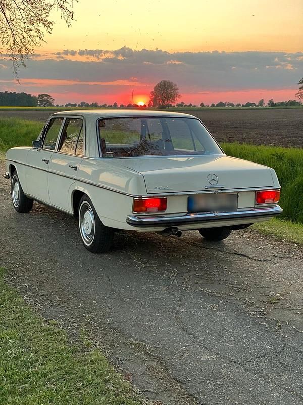 Gebraucht Mercedes W115 1971 Weiß Limousine