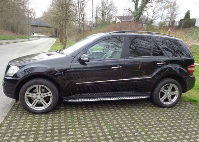 Gebraucht Mercedes ML320 305 PS (224 kW) 2006 Schwarz metallic SUV