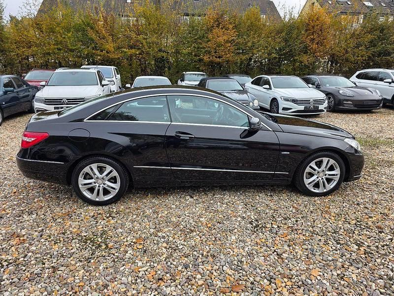 Gebraucht Mercedes E200 184 PS (135 kW) 2011 Schwarz