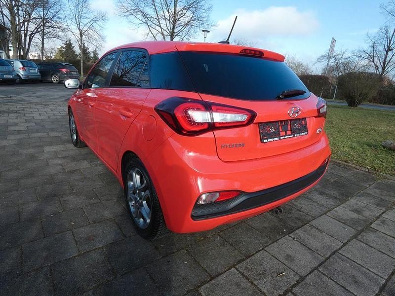 Gebraucht Hyundai i20 Style 101 PS (74 kW) 2018 Rot Limousine