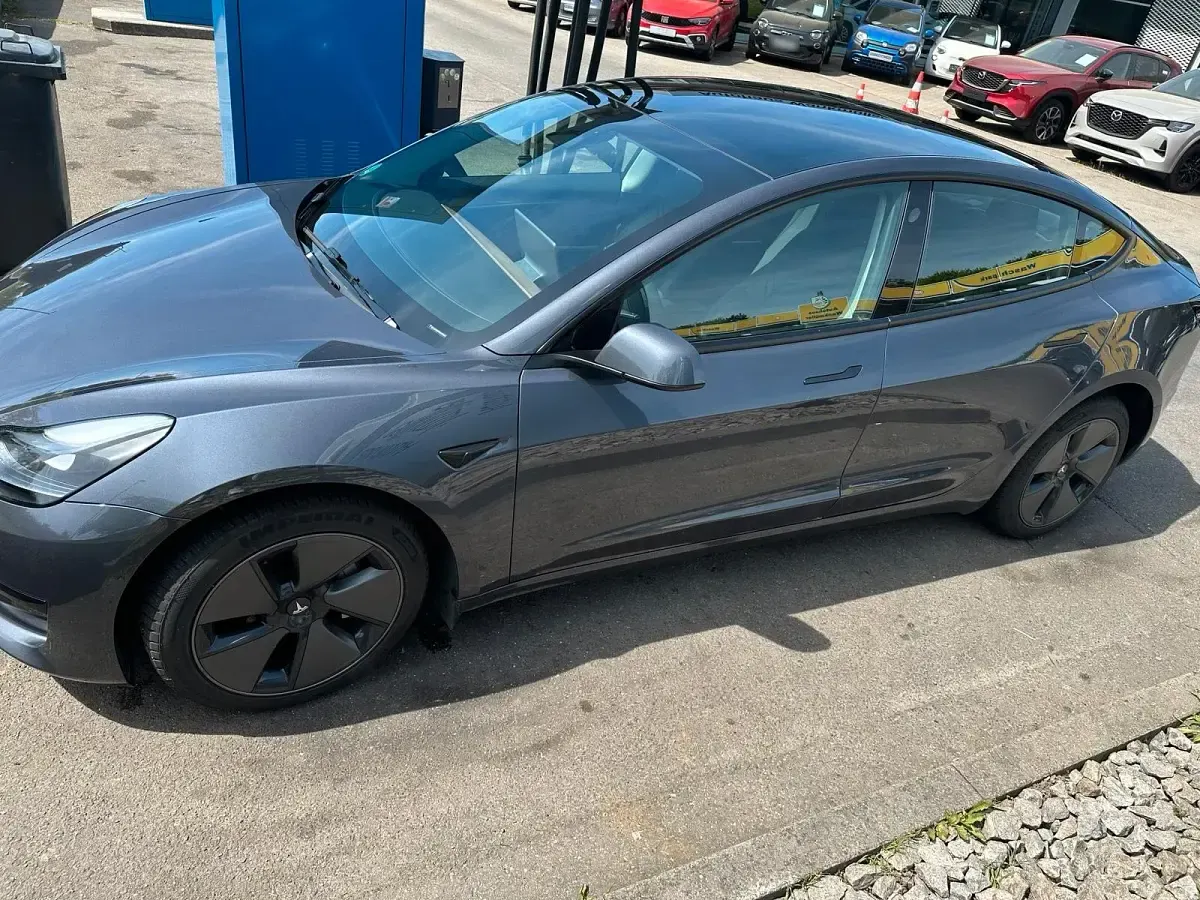 Gebraucht Tesla Model 3 Standard Range 235 kW (320 PS) 2022 Braun Limousine