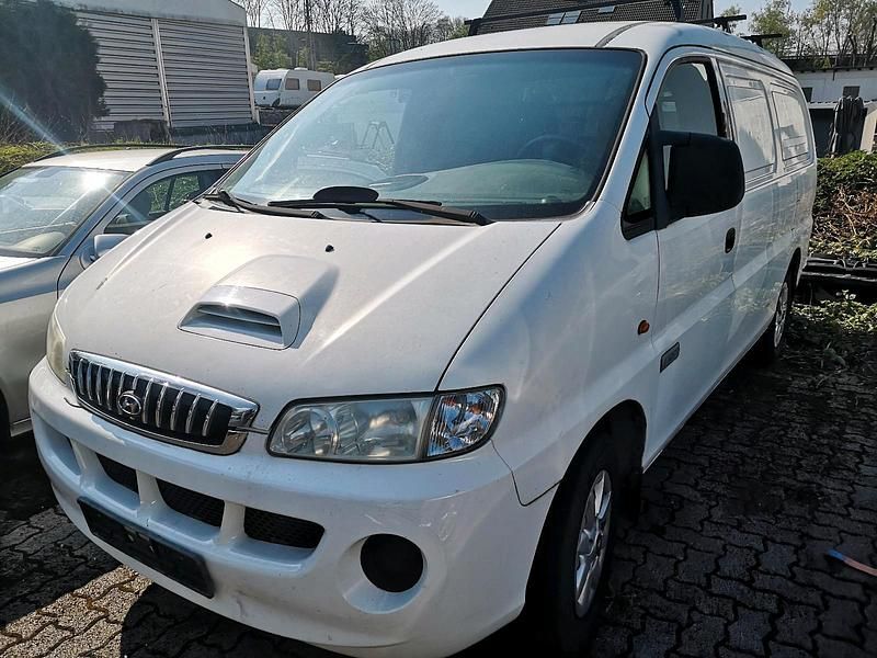 Weiß Gebraucht 2007 Hyundai H-1 Van | 1.799 € - Bild 1/4