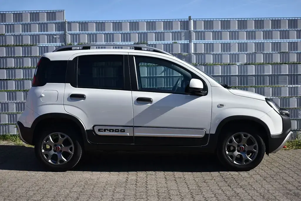 Gebraucht Fiat Panda Cross 69 PS (50 kW) 2022 Weiß Kleinwagen
