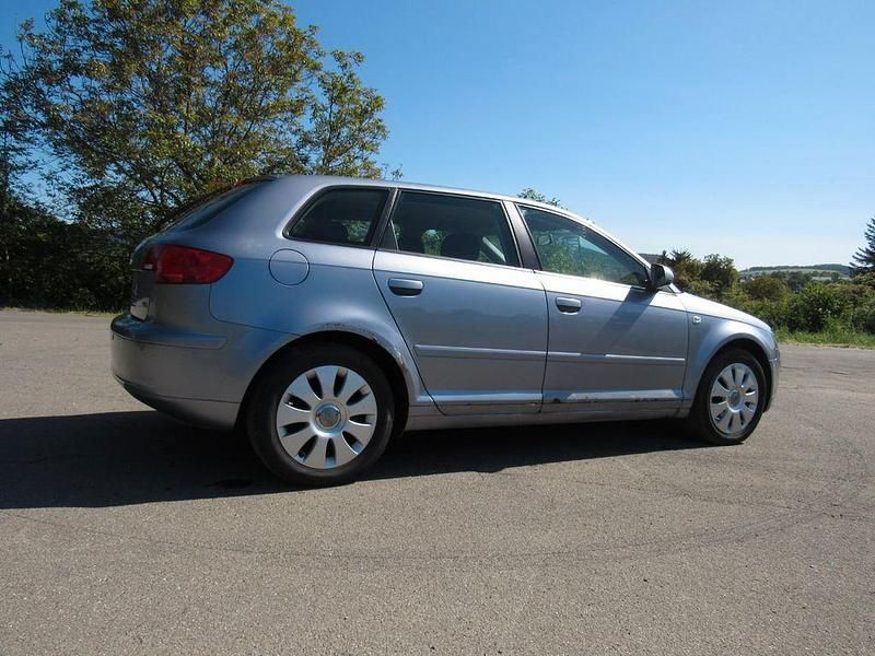 Gebraucht Audi A3 Attraction 116 PS (85 kW) 2004 Silber Kleinwagen