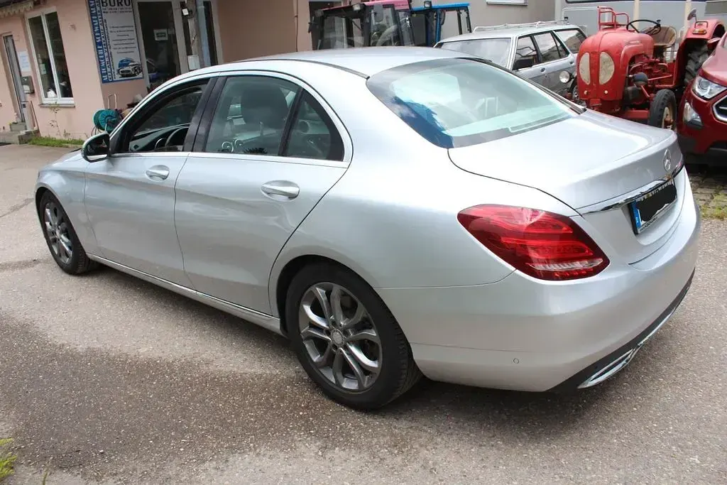 Gebraucht Mercedes C180 116 PS (85 kW) 2015 Silber Limousine