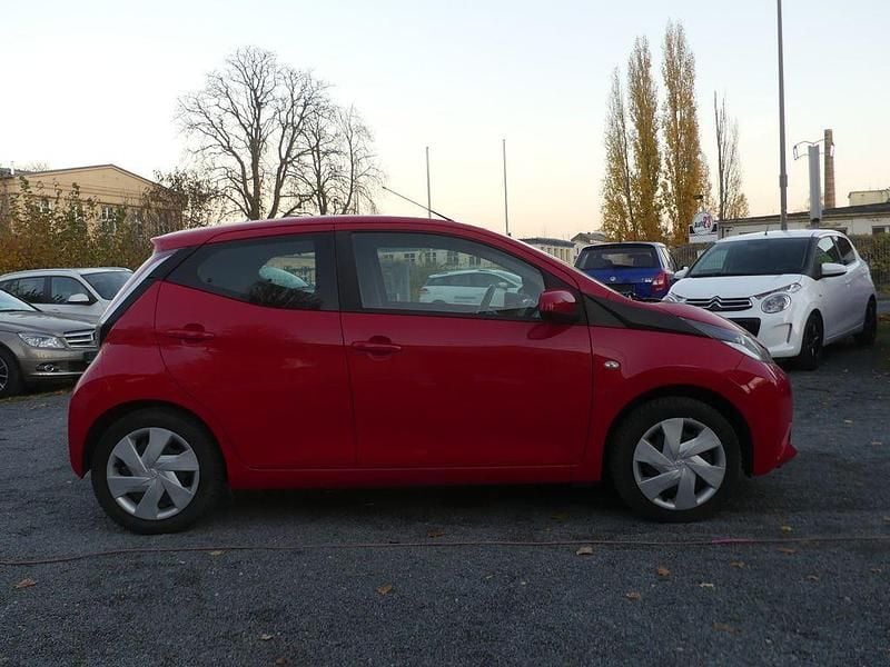 Gebraucht Toyota Aygo X-play 69 PS (50 kW) 2016 Rot Kleinwagen