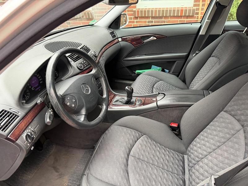 Gebraucht Mercedes E200 122 PS (89 kW) 2004 Silber Limousine