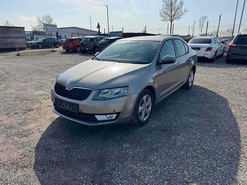 Gebraucht Skoda Octavia Elegance 179 PS (131 kW) 2015 Braun Kleinwagen