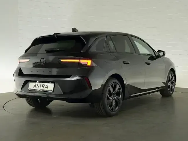 Gebraucht Opel Astra 131 PS (96 kW) 2025 Schwarz Limousine