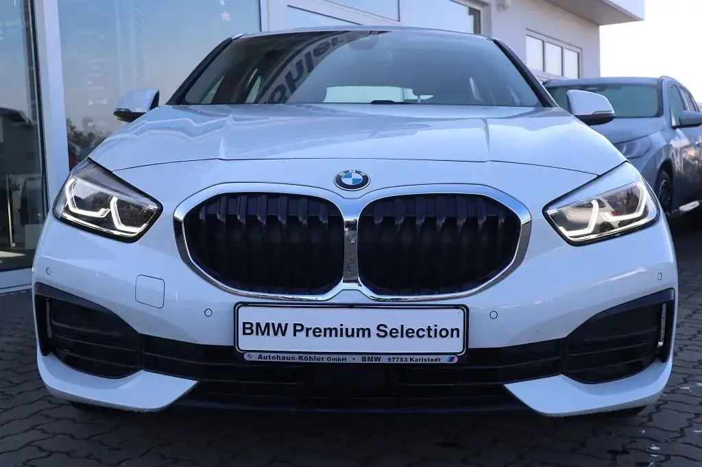 Gebraucht BMW 118 Advantage 136 PS (100 kW) 2023 Alpinweiß uni Kleinwagen