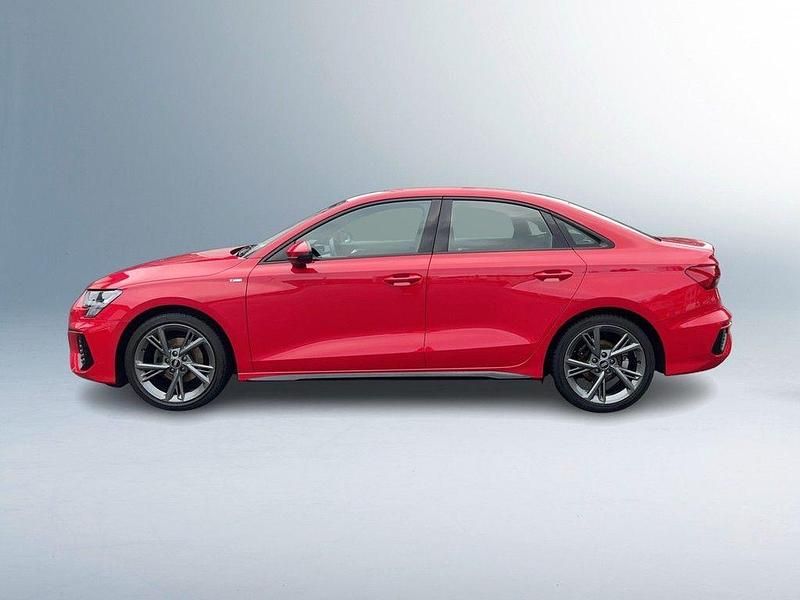 Gebraucht Audi A3 S-line plus 110 PS (80 kW) 2022 Tangorot metallic (metallic) Limousine