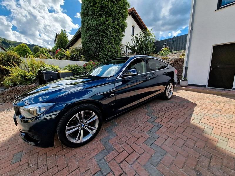 Blau Gebraucht 2014 BMW 318 Gran Turismo Limousine | 10.600 € (Fairer Preis) - Bild 1/4