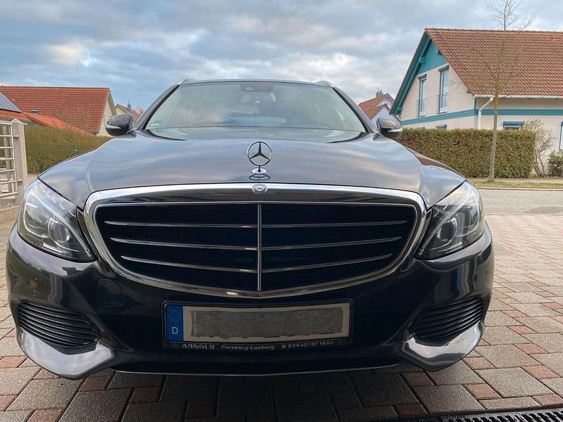 Gebraucht Mercedes C220 Avantgarde 170 PS (125 kW) 2014 Schwarz Kombi