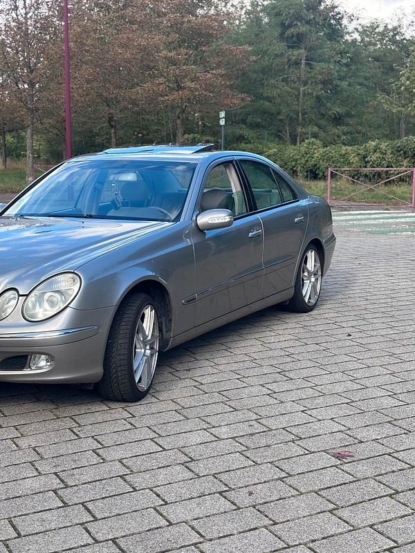 Gebraucht 2003 Mercedes E220 Limousine | 2.800 € (Superpreis) - Bild 1/4