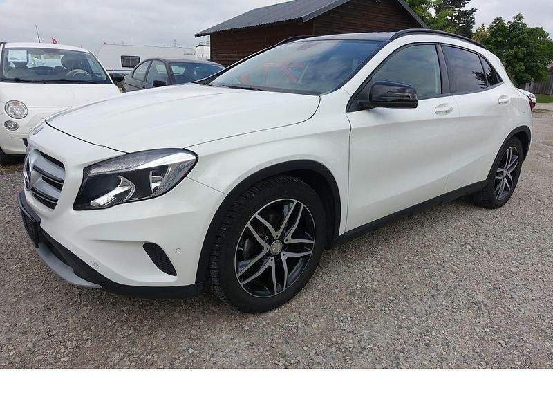 Gebraucht Mercedes GLA200 156 PS (114 kW) 2015 Weiß SUV