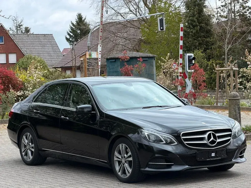 Gebraucht Mercedes E300 204 PS (150 kW) 2015 Schwarz Limousine