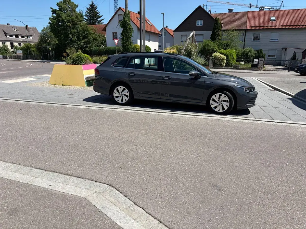 Gebraucht VW Golf VII Style 150 PS (110 kW) 2021 Grau Kombi
