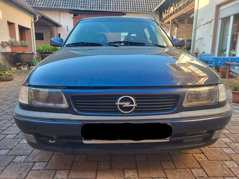 Second-hand Opel Astra 75 CP (55 kW) 1997 Albastru Berlinǎ