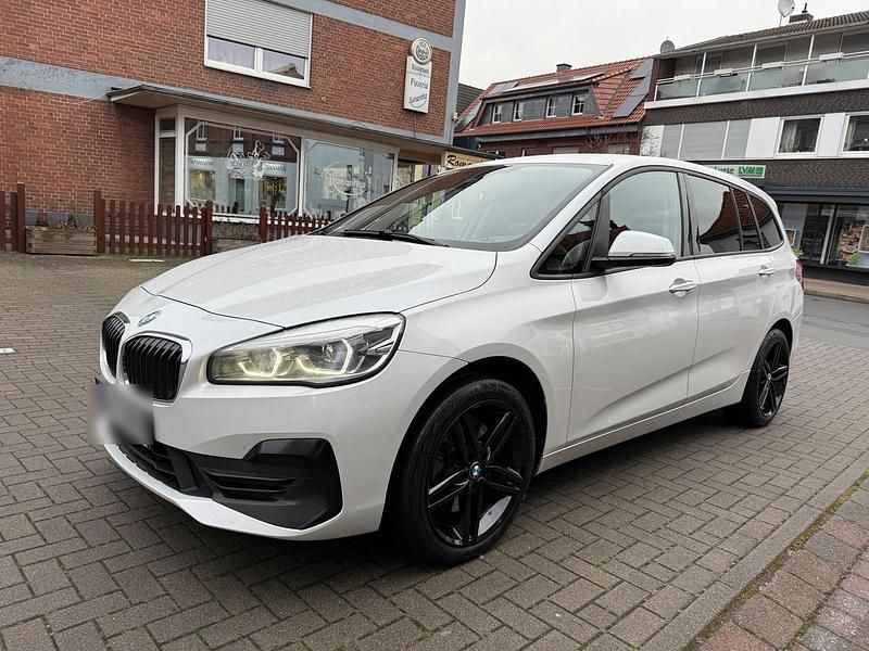 Weiß Gebraucht 2019 BMW 220 Gran Tourer Van / Kleinbus | 12.900 € (Fairer Preis) - Bild 1/4