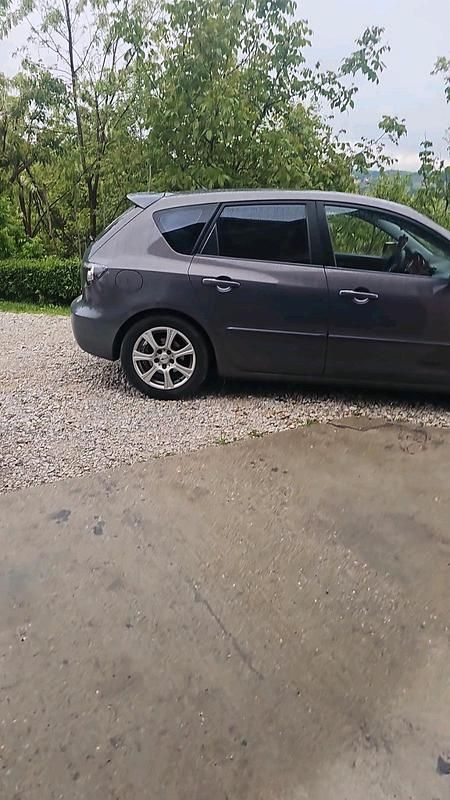 Gebraucht Mazda 3 Inclusive 105 PS (77 kW) 2009 Grün Kleinwagen