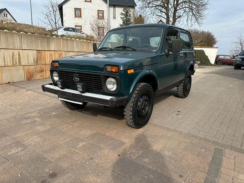 Gebraucht Lada niva 82 PS (60 kW) 2009 Grün SUV