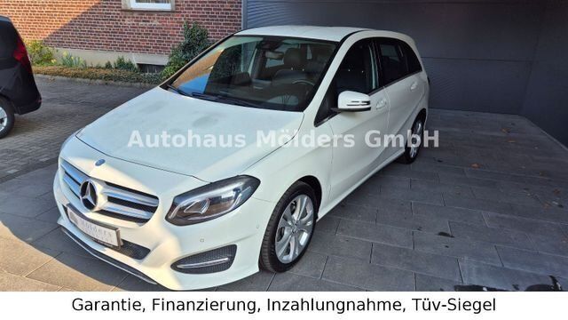 Weiß Gebraucht 2017 Mercedes B180 Urban Van / Kleinbus | 19.350 € (Fairer Preis) - Bild 1/4