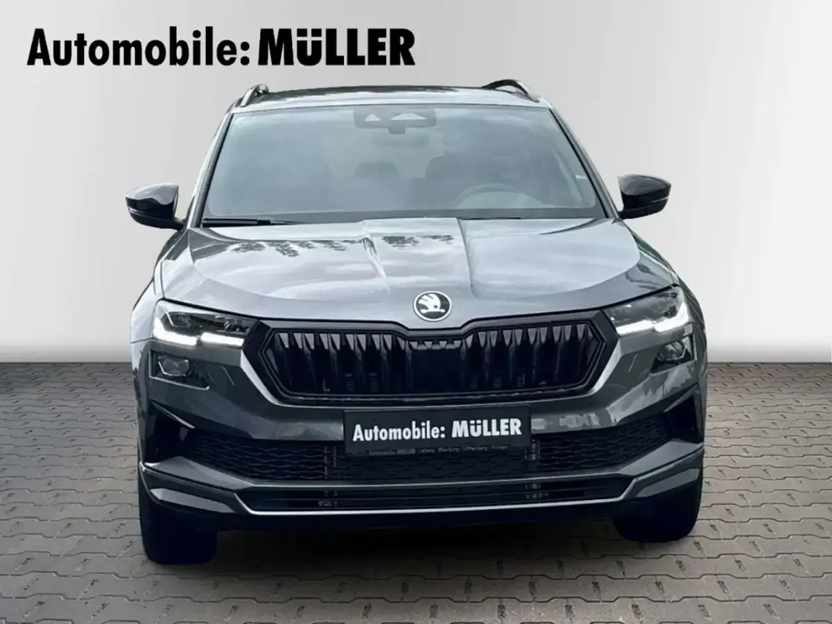 Neu Skoda Karoq SportLine 150 PS (110 kW) 2026 Grau SUV