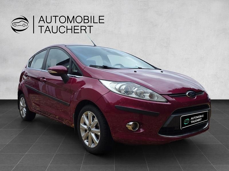 Violet Gebraucht 2012 Ford Fiesta Titanium Kleinwagen | 5.690 € (Fairer Preis) - Bild 1/4