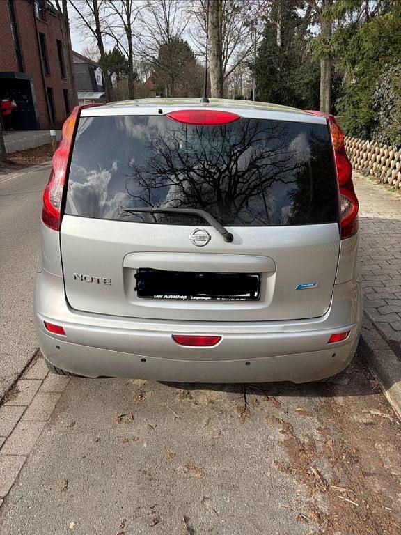 Gebraucht Nissan Note Acenta 88 PS (64 kW) 2010 Silber Kleinwagen